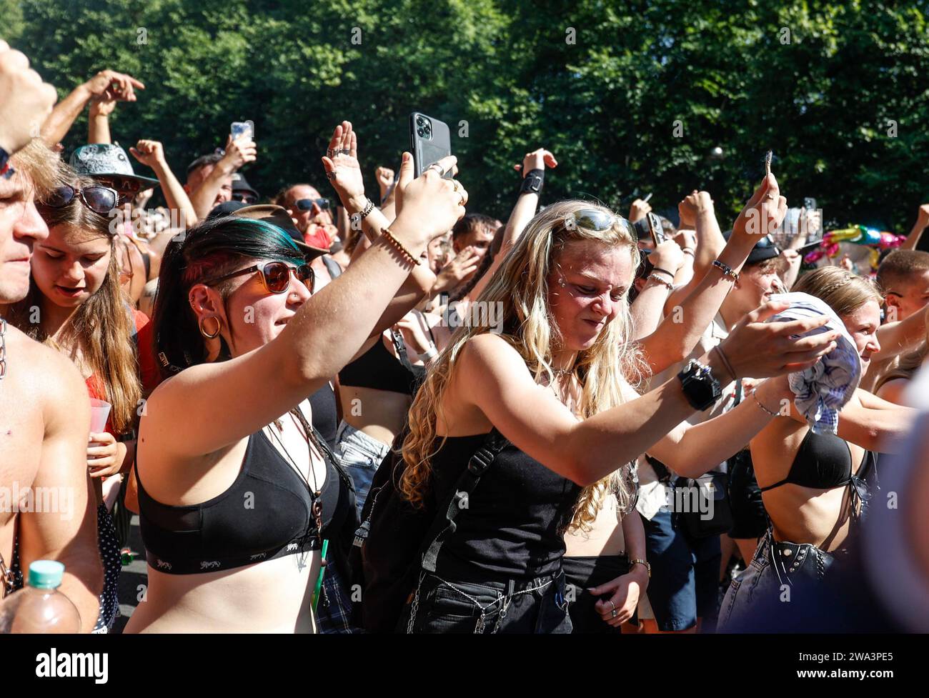 Techno-Fans feiern 08.07.2023 in Berlin Rave the Planet Stockfoto