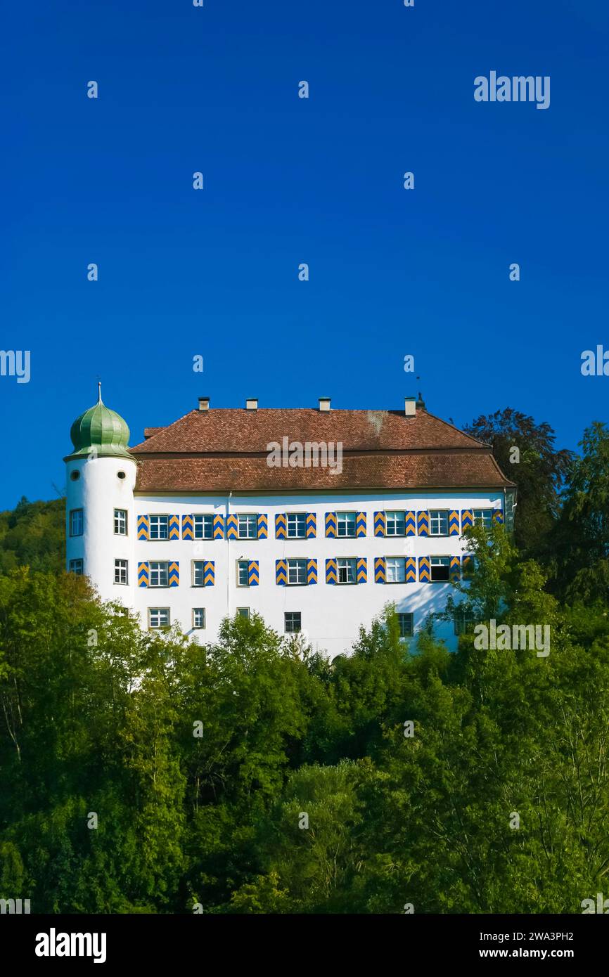 Hinteres Schloss, Schloss Mühlheim der Herren von Enzberg, zweitürmige Schlossanlage mit fünfgeschossigem Nordgebäude, viergeschossigem Südgebäude und in Stockfoto