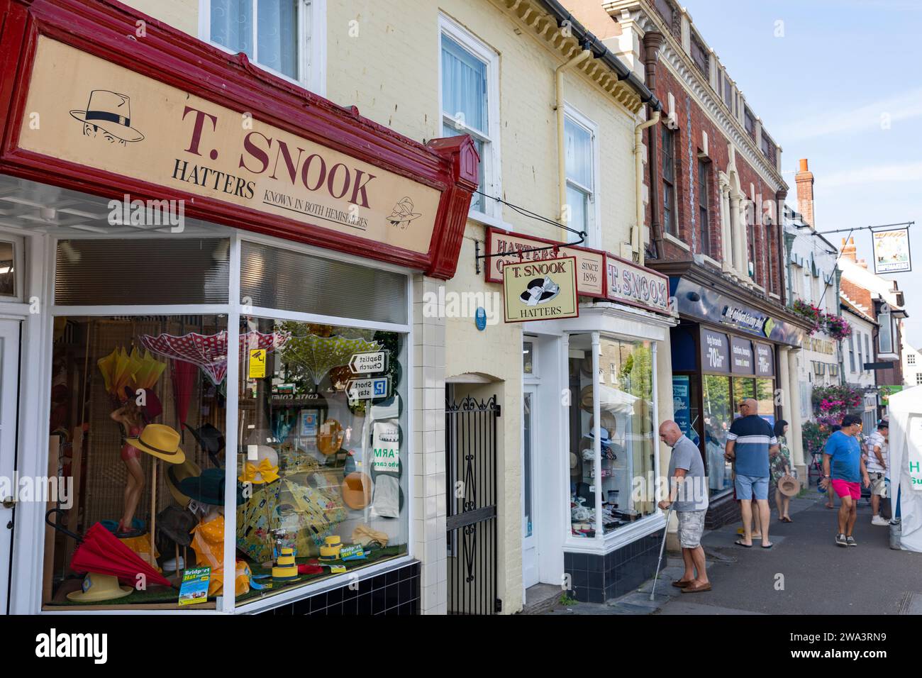 Bridport Dorset, T Snook Hatters Hattery Shop im Stadtzentrum, England, Großbritannien, 2023 Stockfoto