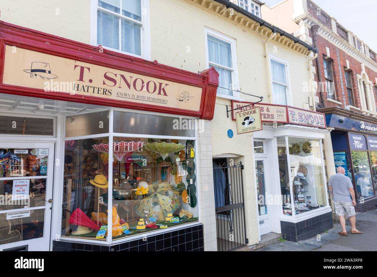Bridport Dorset, T Snook Hatters Hattery Shop im Stadtzentrum, England, Großbritannien, 2023 Stockfoto