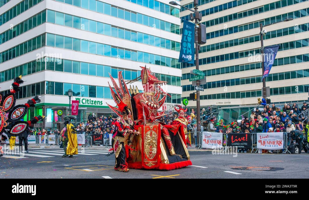 Philadelphia, Usa. Januar 2024. Rock Lobster tritt während der Mummers Parade 2024 am Montag, 1. Januar 2024 in der Broad Street in Philadelphia, Pennsylvania auf. William Thomas Cain/Alamy Live News Stockfoto