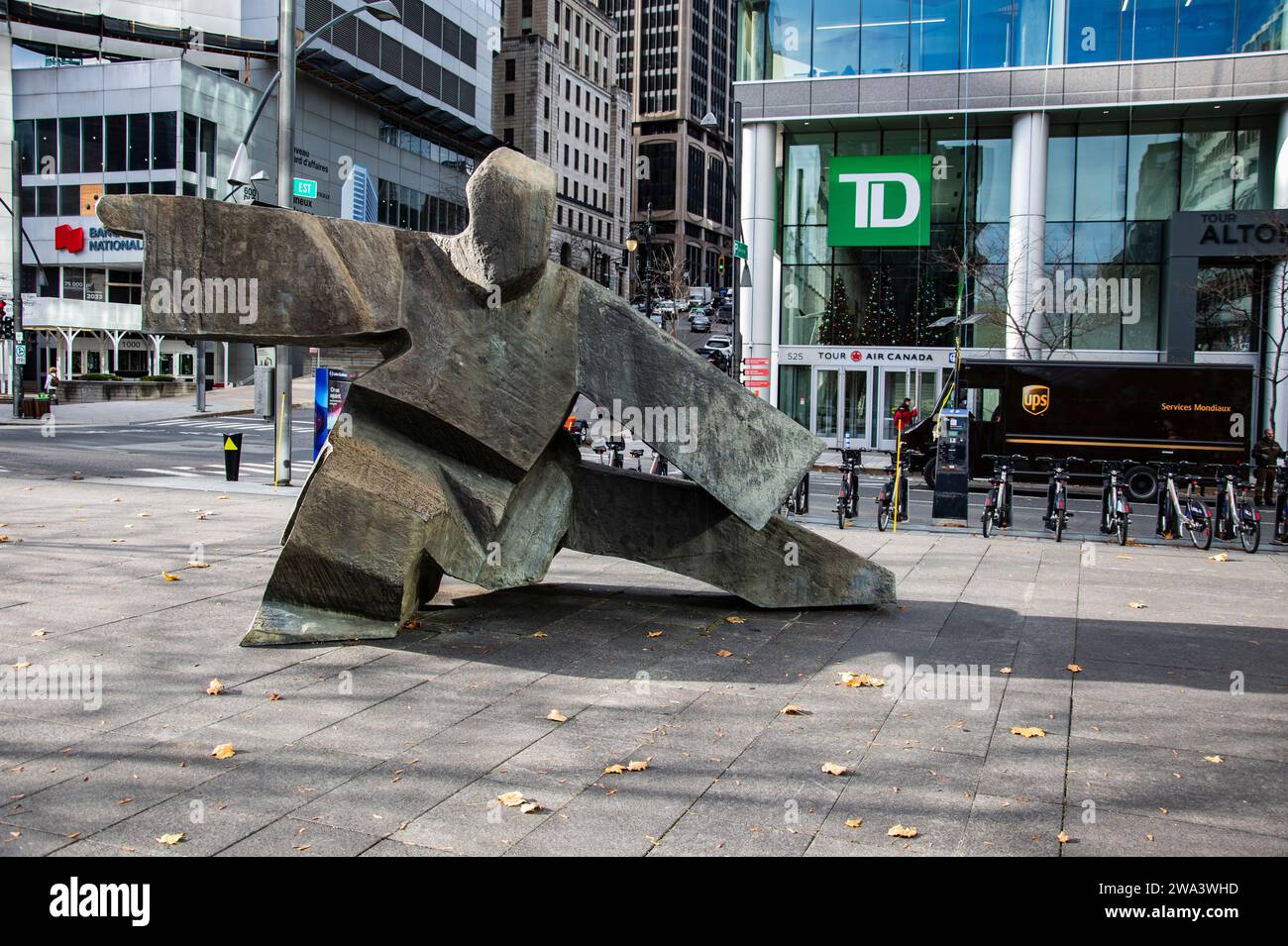 Inuit-Steinskulptur am Victoria Square in Montreal, Quebec, Kanada Stockfoto