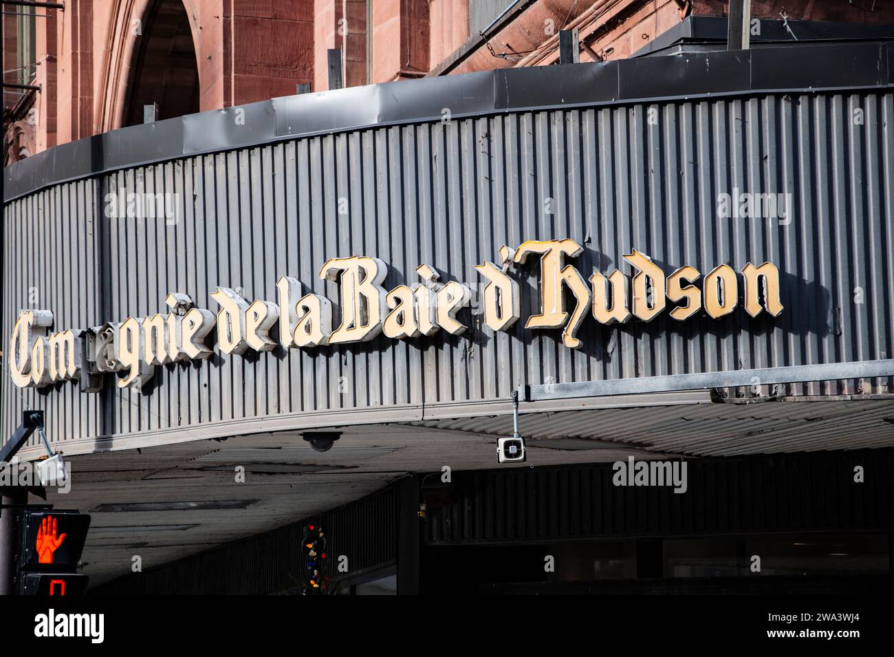 Die Hudson Bay Company unterschreibt auf Französisch in der Innenstadt von Montreal, Quebec, Kanada Stockfoto