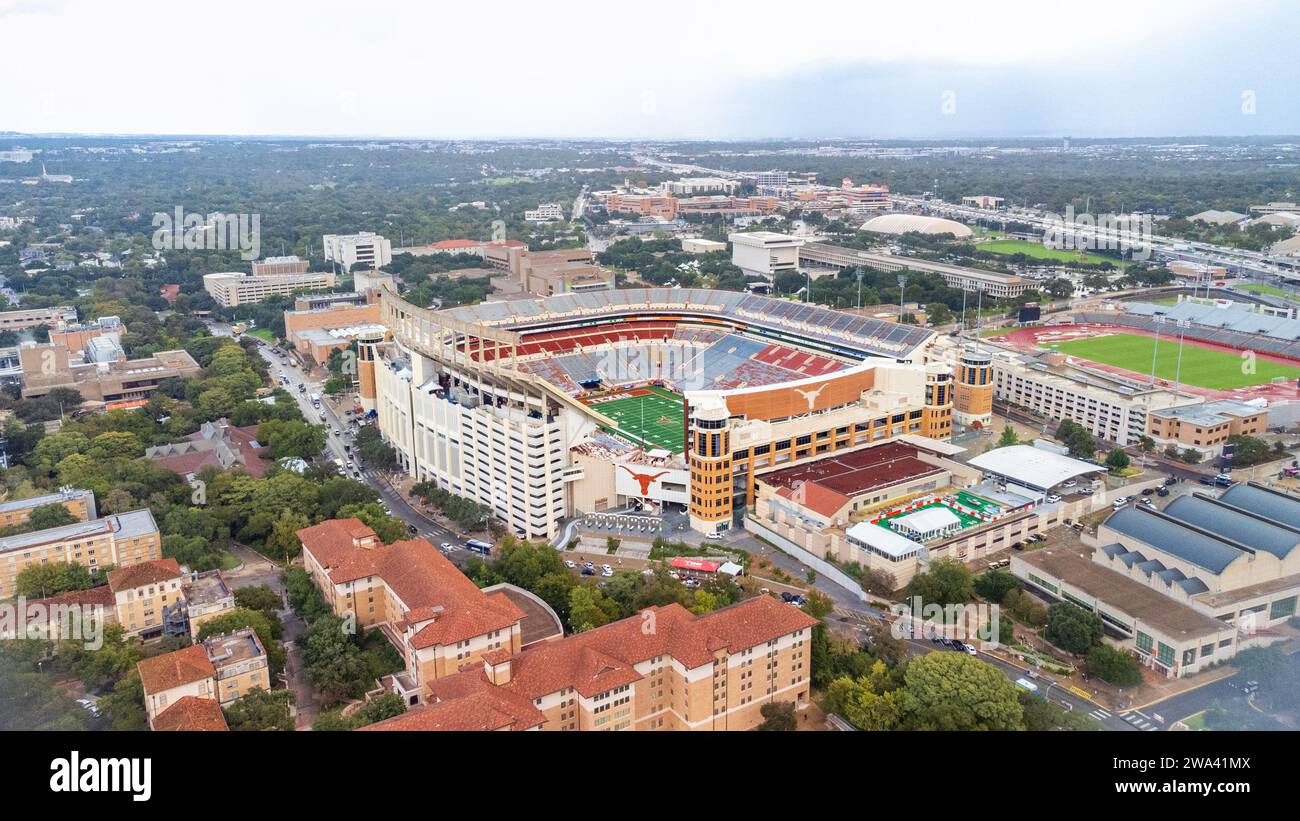 Austin, Texas - 27. Oktober 2023: Darrell K Royal Texas Memorial Stadium an der University of Texas at Austin Stockfoto