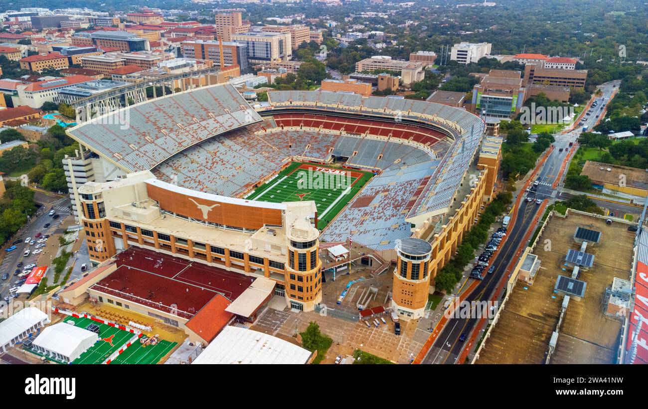 Austin, Texas - 27. Oktober 2023: Darrell K Royal Texas Memorial Stadium an der University of Texas at Austin Stockfoto