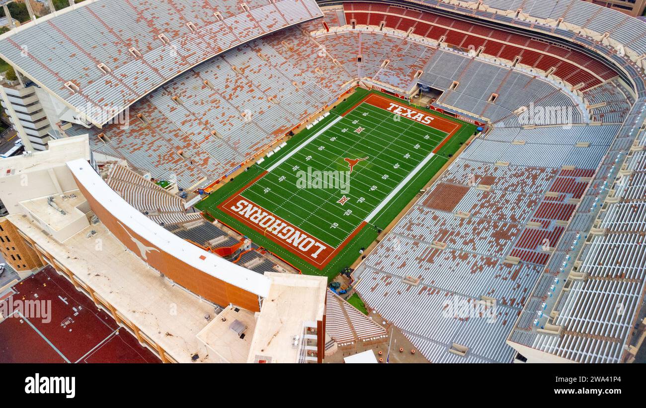 Austin, Texas - 27. Oktober 2023: Darrell K Royal Texas Memorial Stadium an der University of Texas at Austin Stockfoto