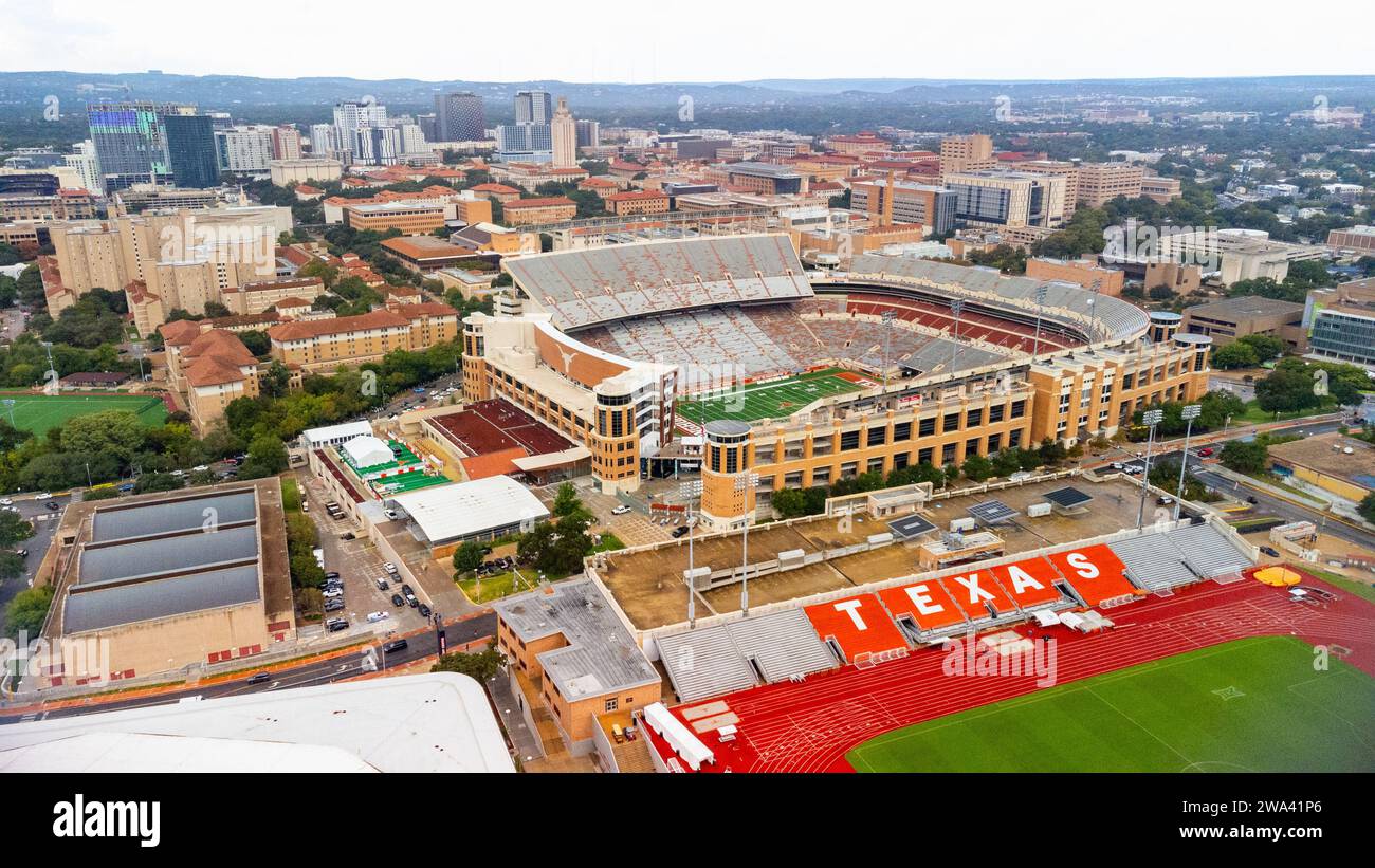 Austin, Texas - 27. Oktober 2023: Darrell K Royal Texas Memorial Stadium an der University of Texas at Austin Stockfoto