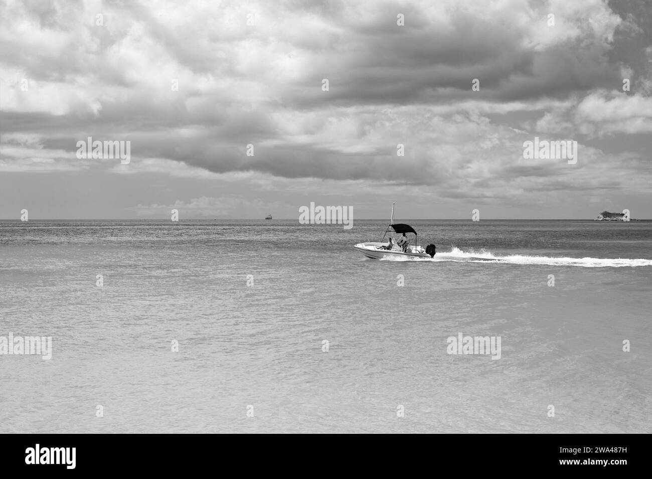 Sommerurlaub Yachttour an der küste von antigua. Foto von Yachtfahrten im Sommerurlaub Stockfoto