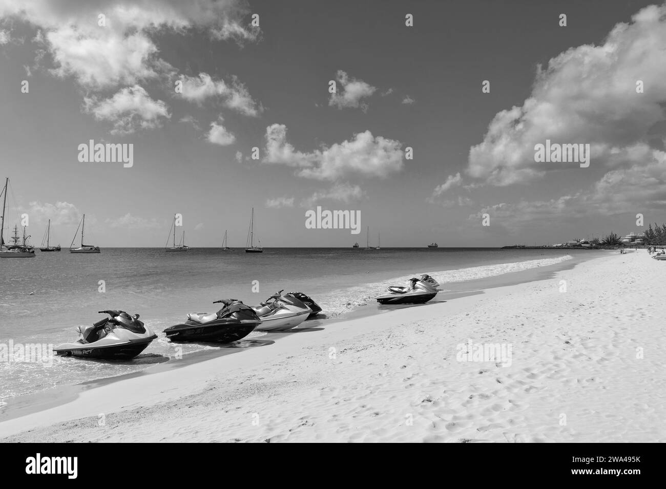 Bridgetown, Barbados - 12. Dezember 2015: Jetski am Sommerstrand im Urlaub Stockfoto