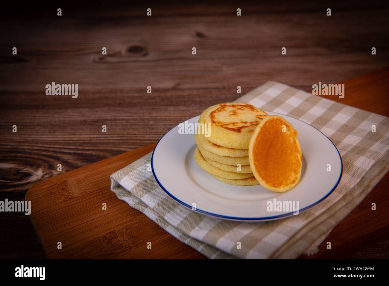 Schließen Sie Cocktail Blinis oder Mini Blinis Stockfoto