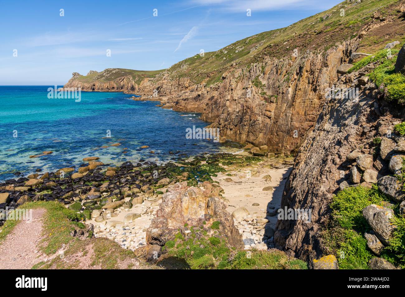 Celtic Sea Coast und Klippen in Nanjizal Beach, Cornwall, England, Großbritannien Stockfoto