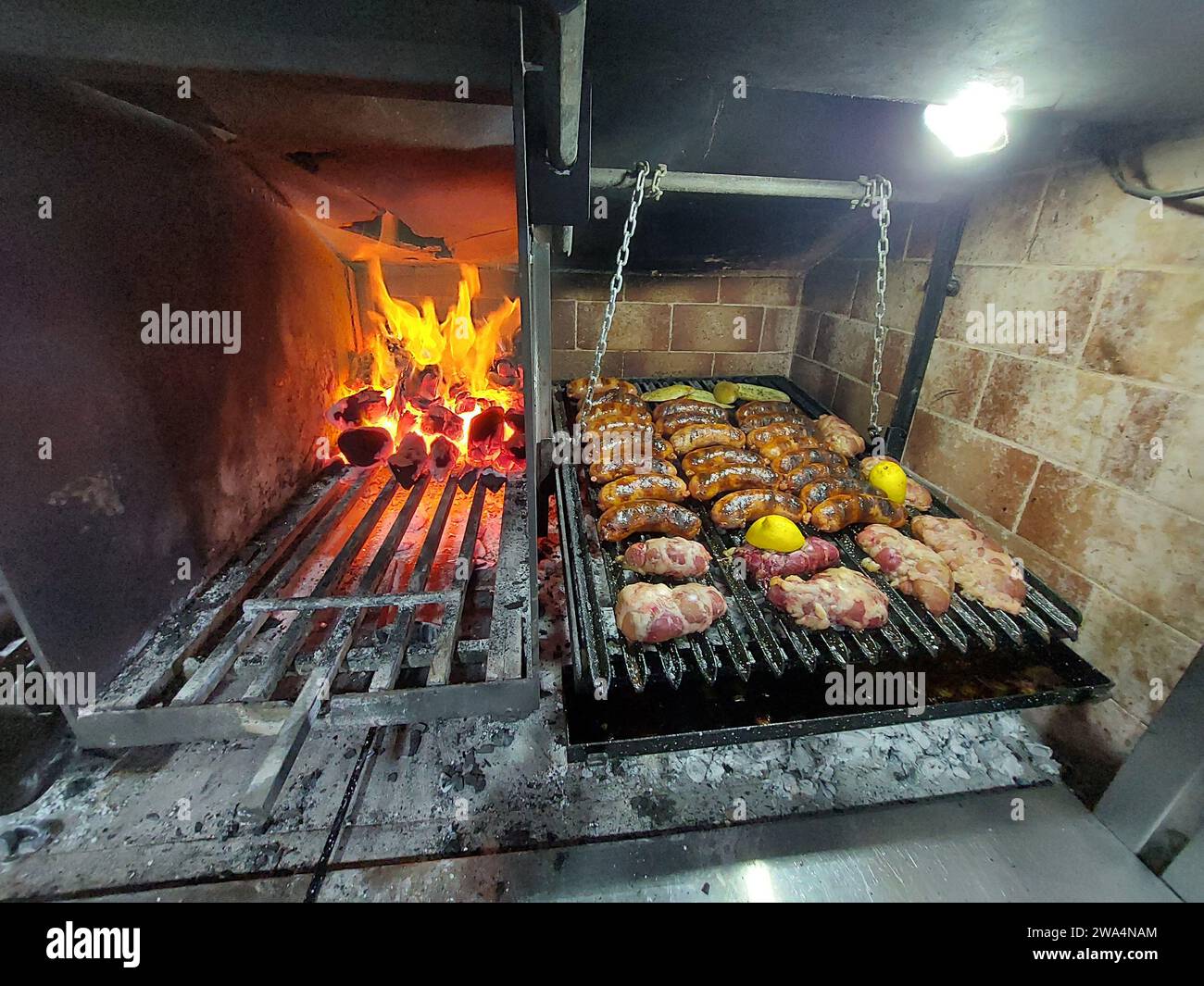 Typisch argentinisches Barbecue „Asado Argentino“ Stockfoto