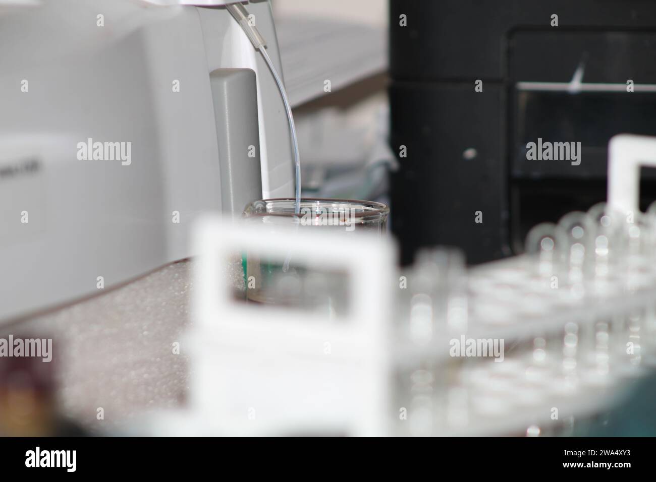 Labor Semi Auto Chemistry Zugrohr. Indien Stockfoto