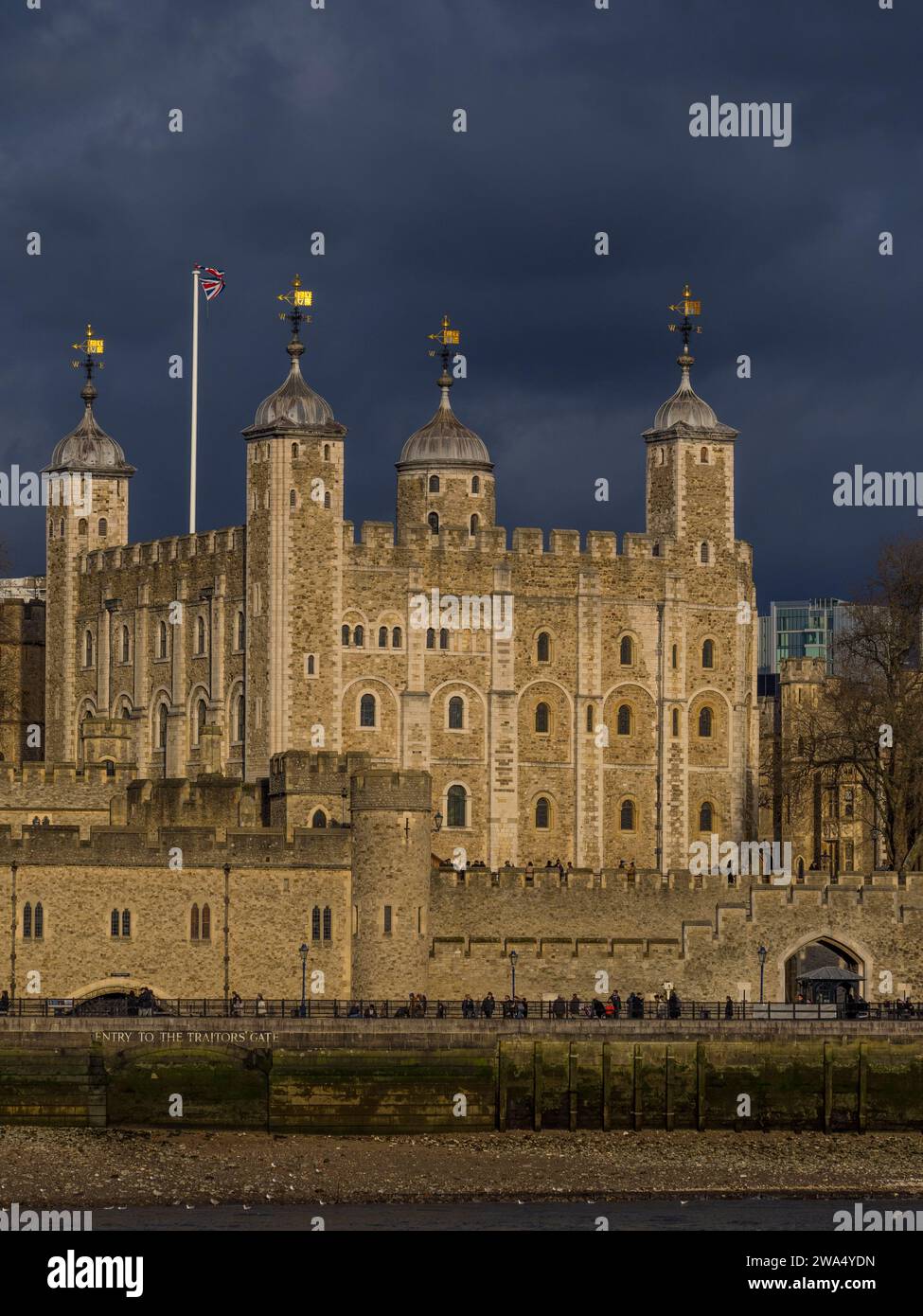 Der White Tower, der Tower of London, Historic Castle, am Ufer der Themse, London, England, Großbritannien, GB. Stockfoto
