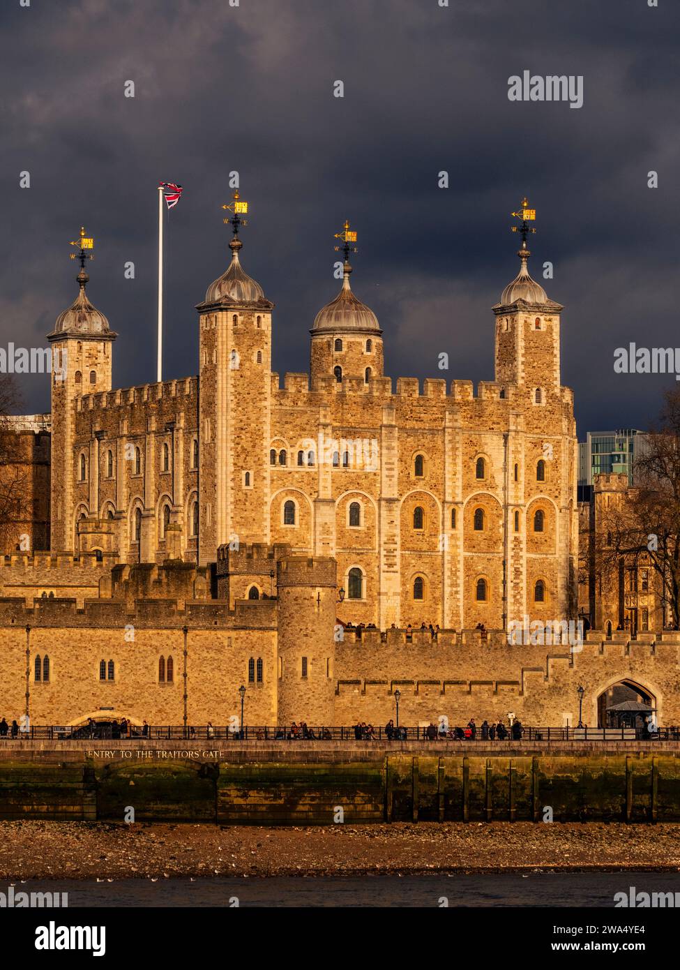 Der White Tower, der Tower of London, Historic Castle, am Ufer der Themse, London, England, Großbritannien, GB. Stockfoto