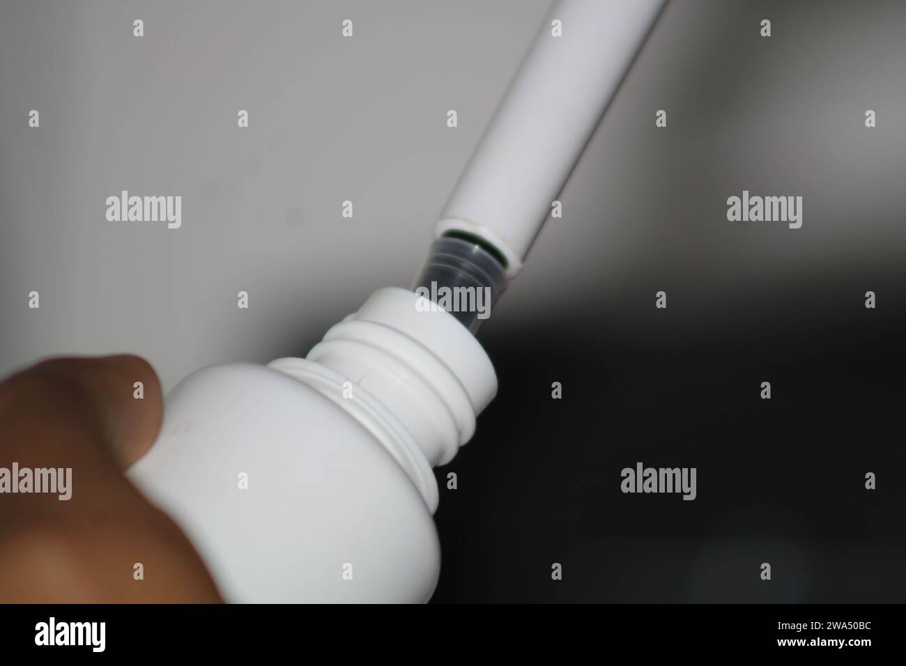 Die Nahaufnahme der Pipette ist Eine Art von Laborgebührengebühr, die häufig in der Chemie und Biologie verwendet wird. Indien Stockfoto
