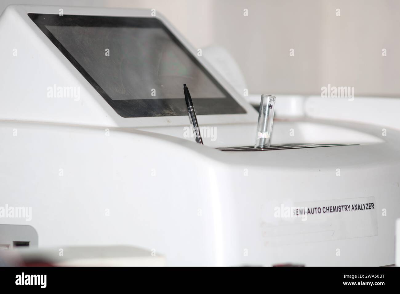 Labor Semi Auto Chemistry Analyzer Pen. Indien Stockfoto