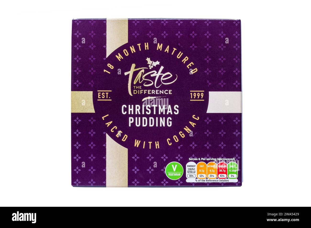 Sainsbury Taste the Difference Christmas Pudding in Box isoliert auf weißem Hintergrund - 18 Monate gereift mit Cognac Stockfoto