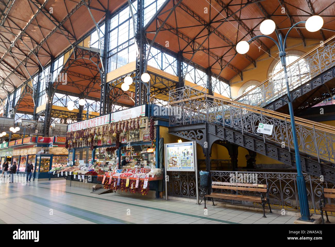 Ungarn, Budapest, die prunkvolle und komplizierte Architektur des zentralen Indoor City Markts. Stockfoto