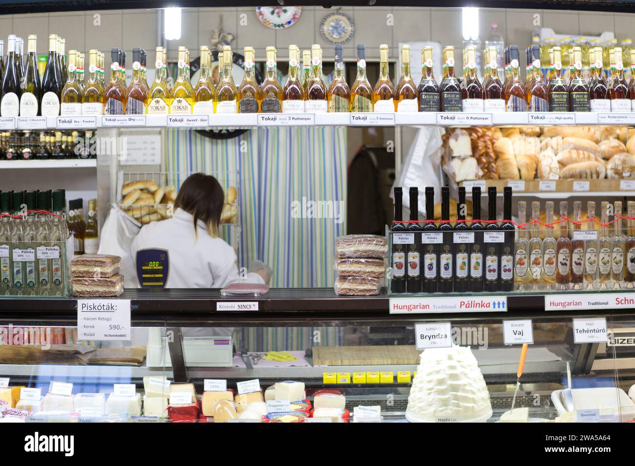 Ungarn, Budapest, Lebensmittelgeschäft auf dem Central Indoor City Market. Stockfoto