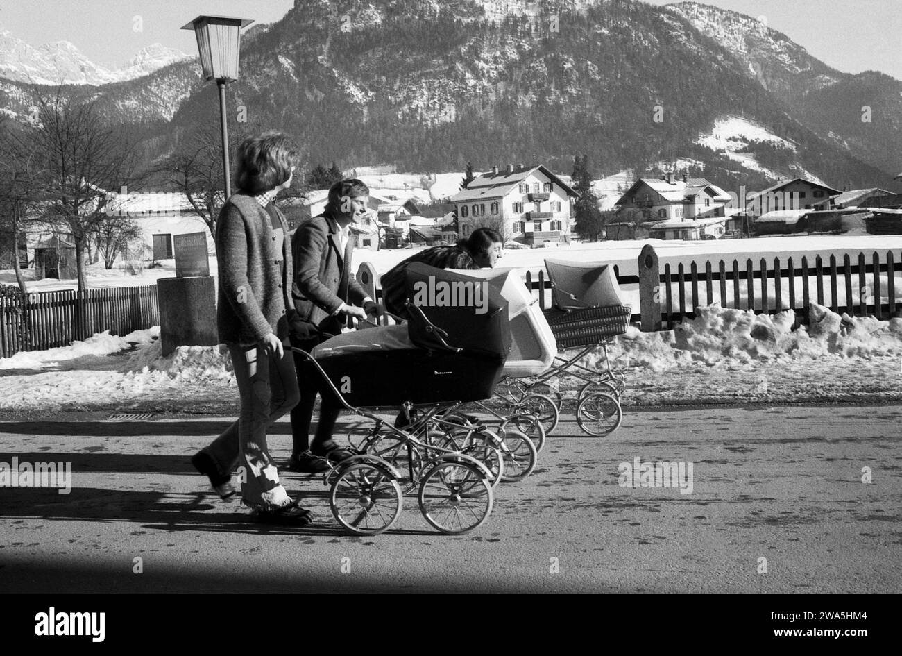 Alpengl h n Im Dirndlrock Softsexfilmkom die Deutschland 1974 Regie alpengl-h-n-im-dirndlrock-softsexfilmkom-die-deutschland-1974-regie