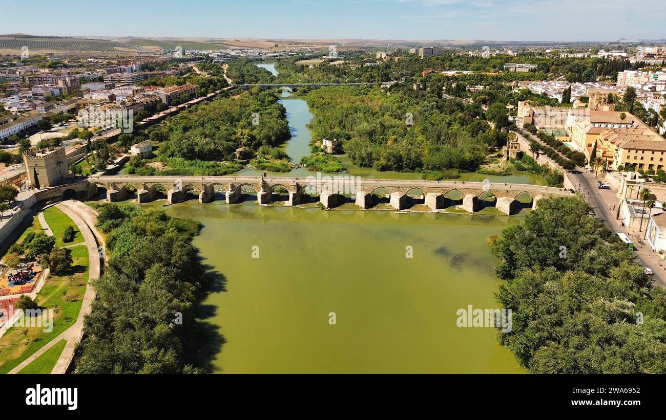Drohnenfoto Cordoba Roman Bridge, Puente Romano de Córdoba Spanien Europa Stockfoto
