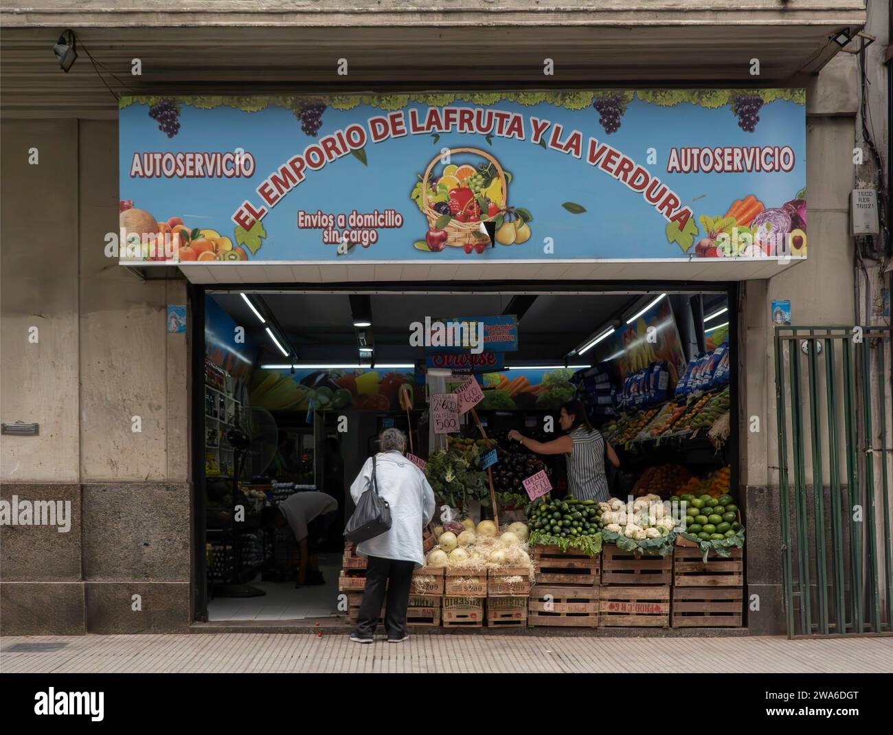 Gemüsehändler auf einer Straße in Buenos Aires, Argentinien Stockfoto