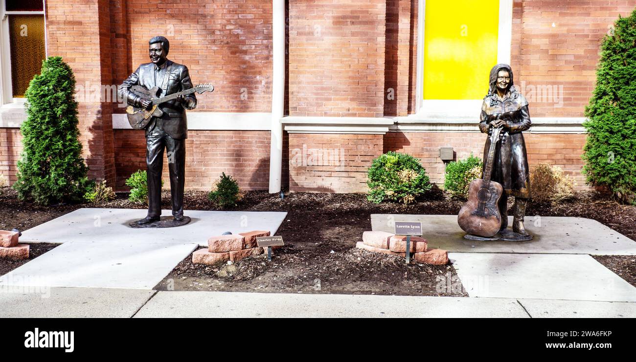 Nashville – Statue zu Ehren des Blauen Grases und der Landfigur vor dem Ryman Auditorium Stockfoto