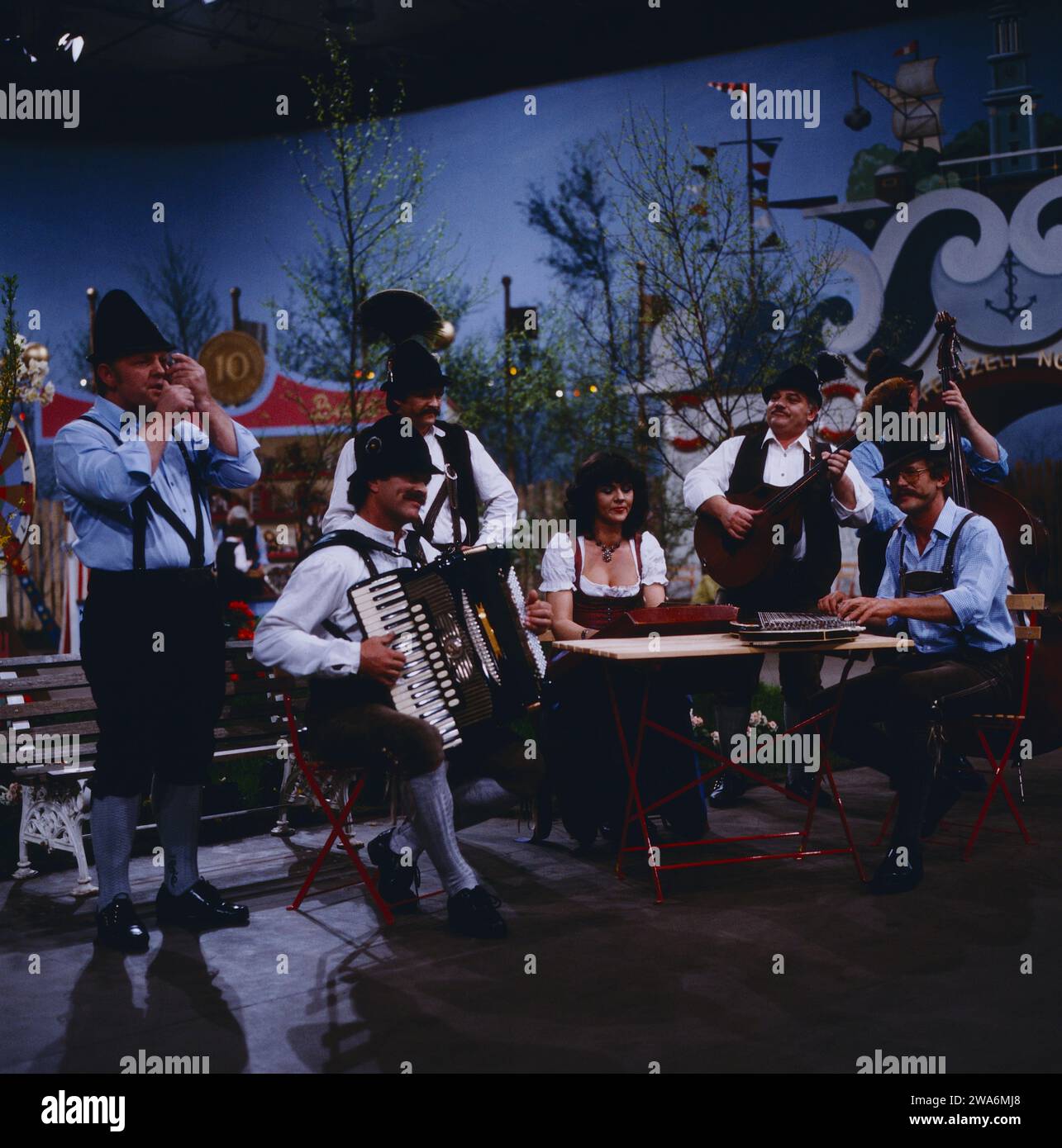 Lustige Musikanten, ZDF Volksmusik Show, Deutschland, 1982, Gäste: Aschberger Musikanten. Lustige Musikanten, TV Bayerische Volksmusik-Show, Deutschland, 1982, Gäste: Aschberger Musikanten. Stockfoto