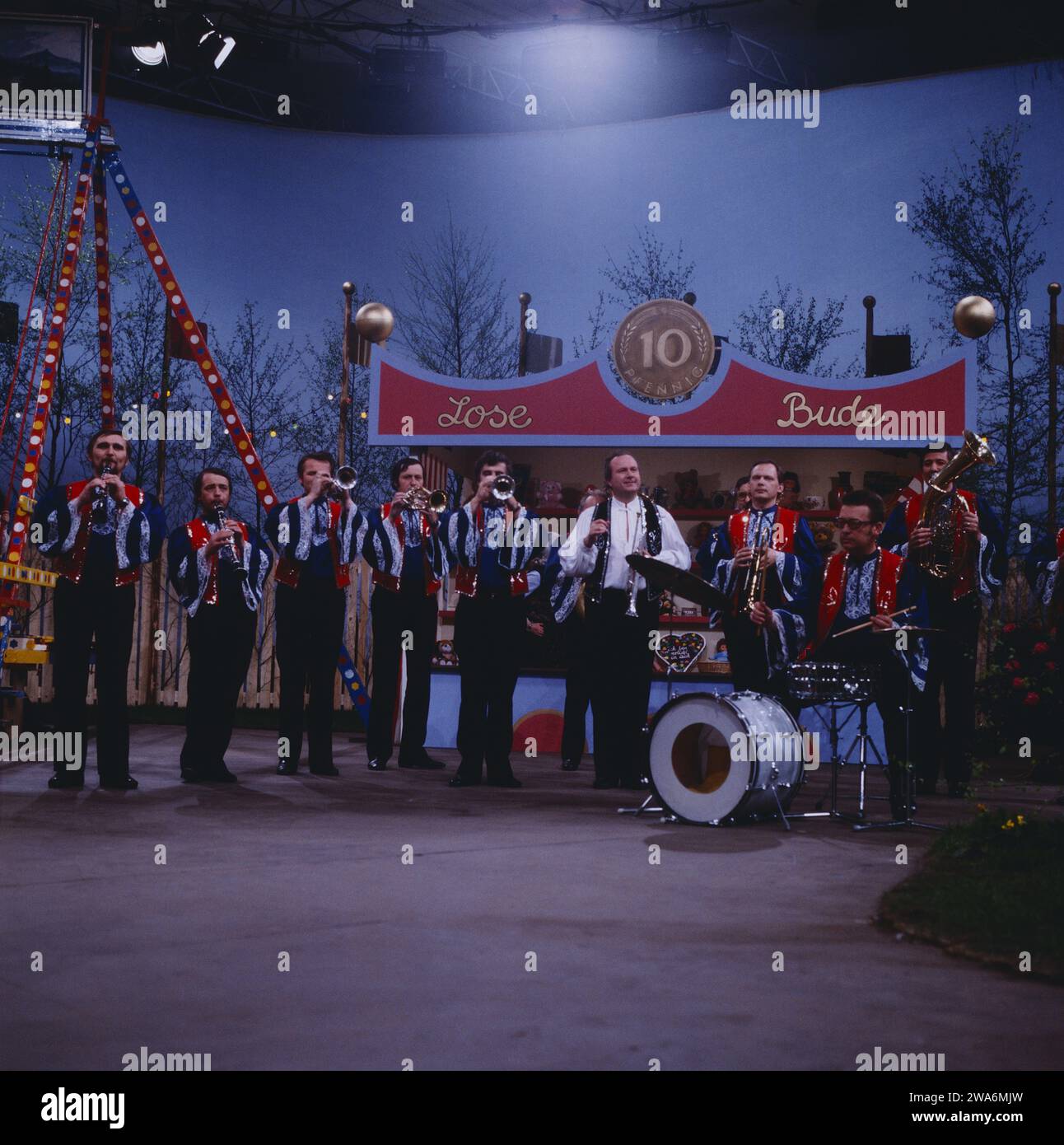 Lustige Musikanten, ZDF Volksmusik Show, Deutschland, 1982, Gäste: Moravanka, tschechische Blaskapelle. Lustige Musikanten, TV Bavarian Folk Music Show, Deutschland, 1982, Gäste: Moravanka, tschechische Brass Band Stockfoto