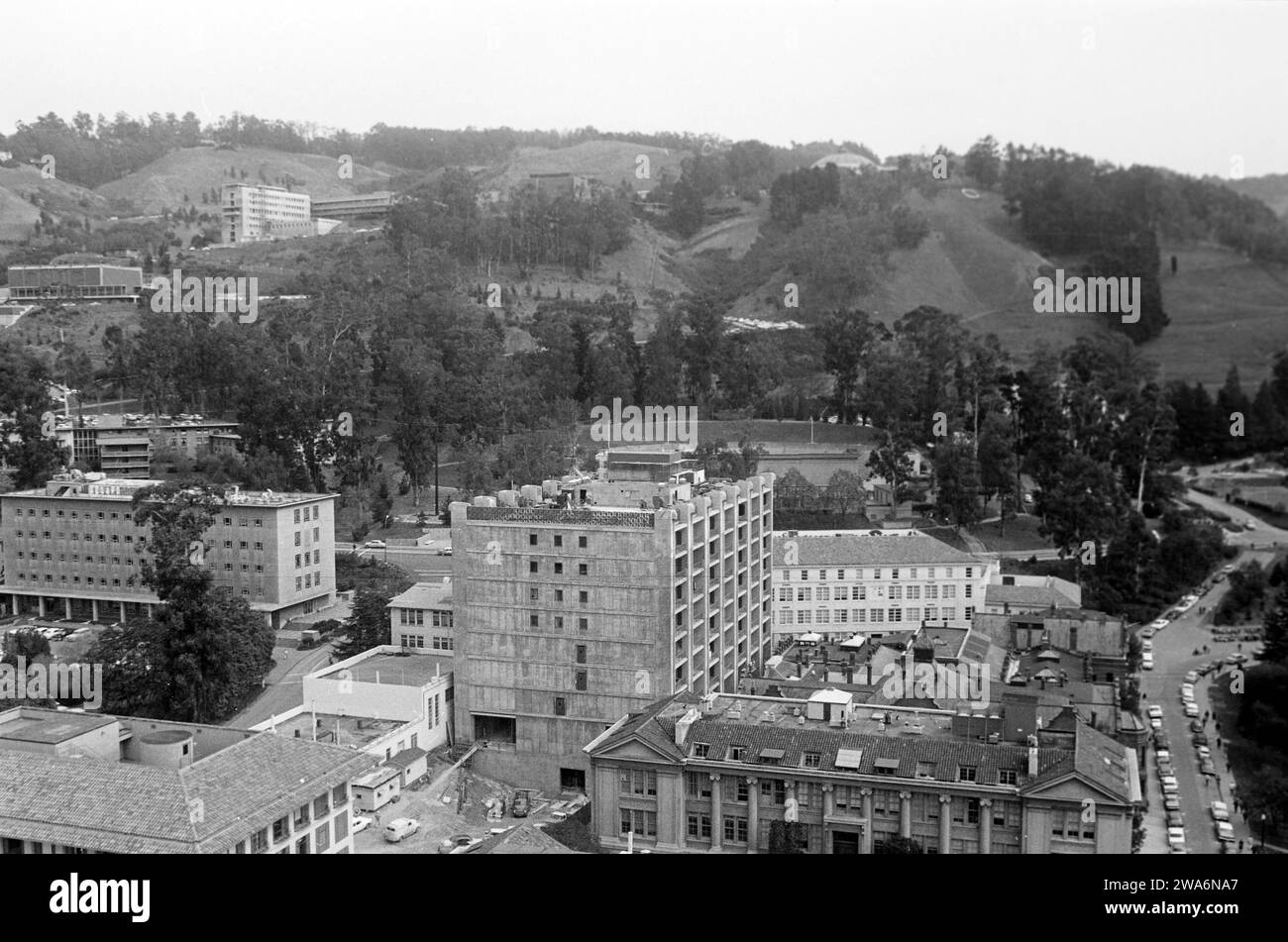 Blick über den Campus der Universität von Kalifornien in berkeley vom Glockenturm, eigentlich Sather Tower, aus, 1962. Blick auf den Campus der University of California in Berkeley vom Campaniel, eigentlich Sather Tower, 1962. Stockfoto