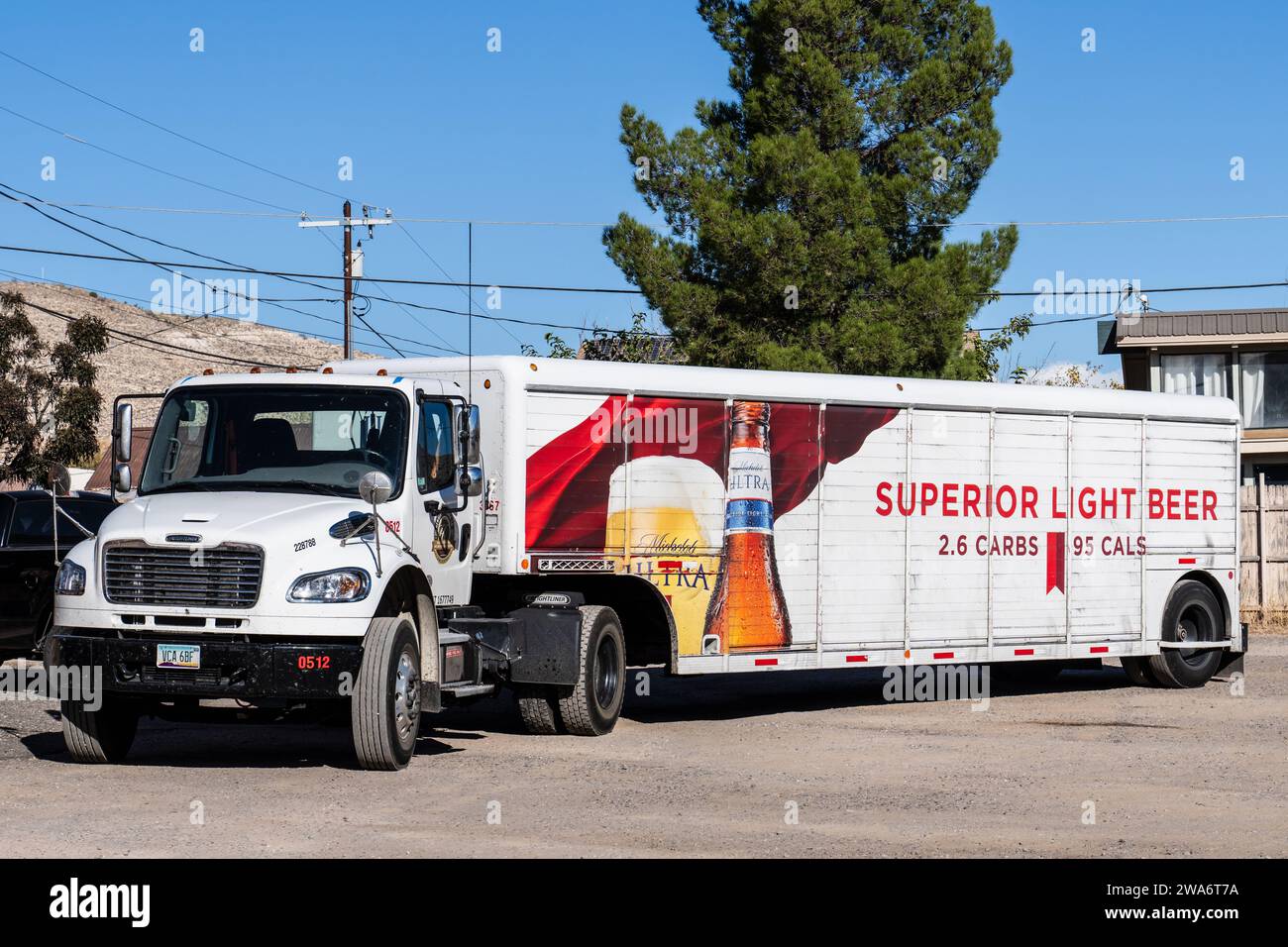 Clarkdale, AZ - 17. November 2023: Michelob Ultra Lieferwagen Stockfoto