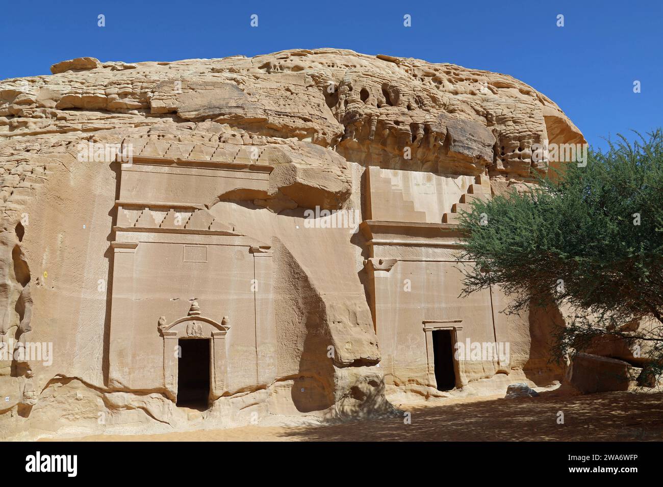 Nabatäische Grabkammern in Hegra in der Arabischen Wüste Stockfoto