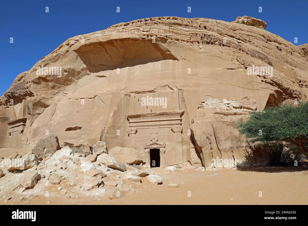 Nabatäische Grabkammer in Hegra in der Arabischen Wüste Stockfoto