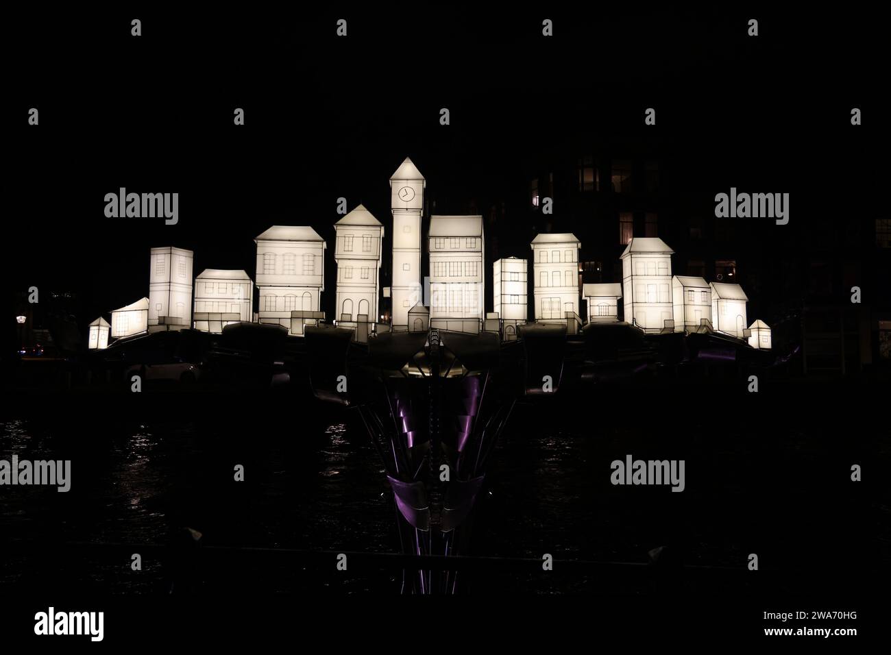 Kunstwerk beim Amsterdam Light Festival 2023/2024: Atlas von Jon Voss Stockfoto