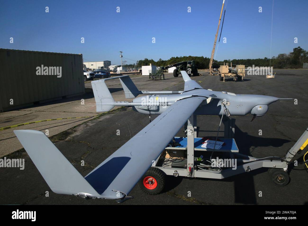 US-Streitkräfte. Ein RQ-21A Blackjack der Marine Unmanned Aerial Vehicle Squadron 2 sitzt auf der Fluglinie des Marine Corps Outlying Field Atlantic am 21. März 2014. Der Blackjack ist 1,80 m lang und hat eine Flügelspannweite von 1,80 m und kann Nutzlasten von bis zu 25 kg aufnehmen. Stockfoto