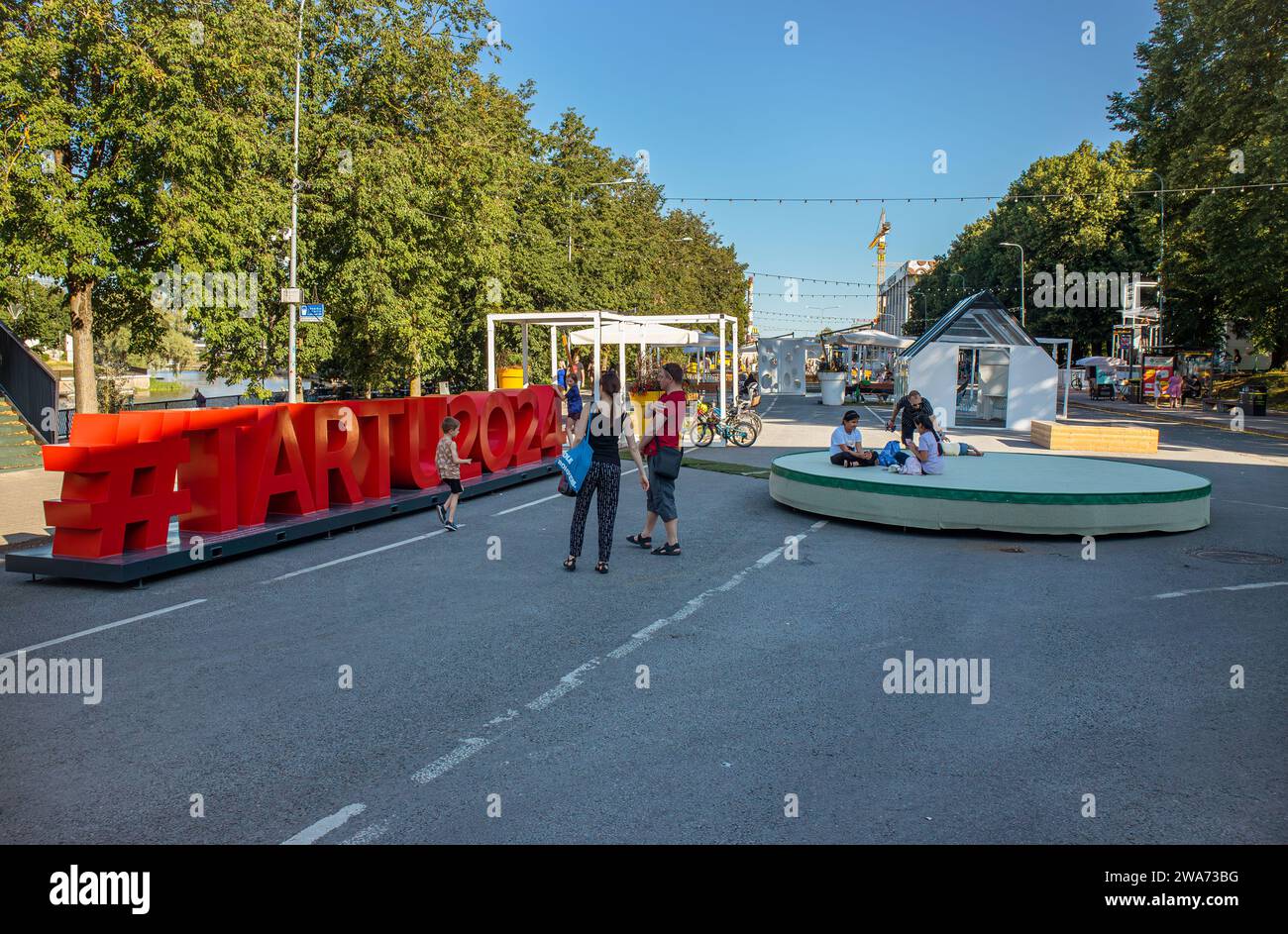 Tartu, Tartumaa, Estland-12JUL2023-Kulturhauptstadt Europas Tartu 2024. Straßenansicht: Autovabaduse Puiestee im Sommer 2023. Stockfoto