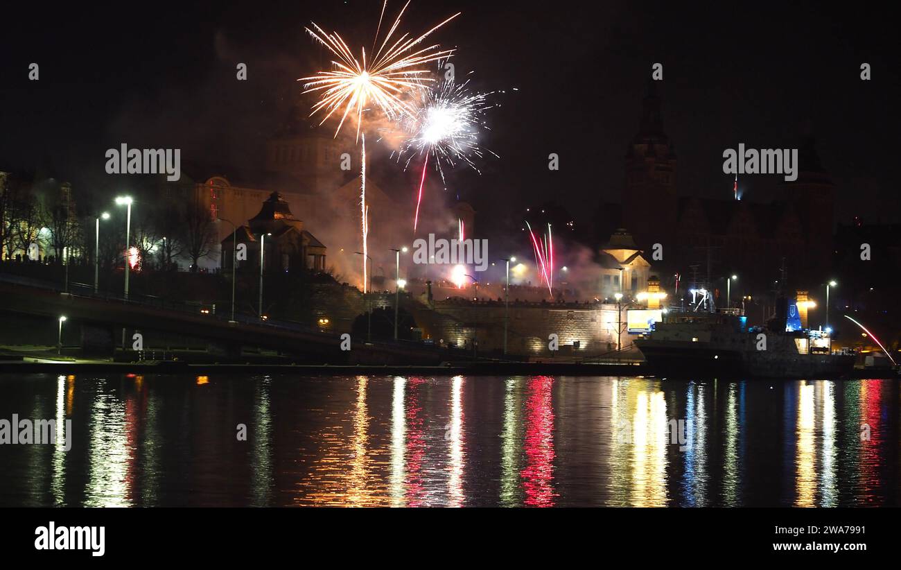 Silvesterfeuerwerk (20232024) am Way Chrobrego von der Westseite der