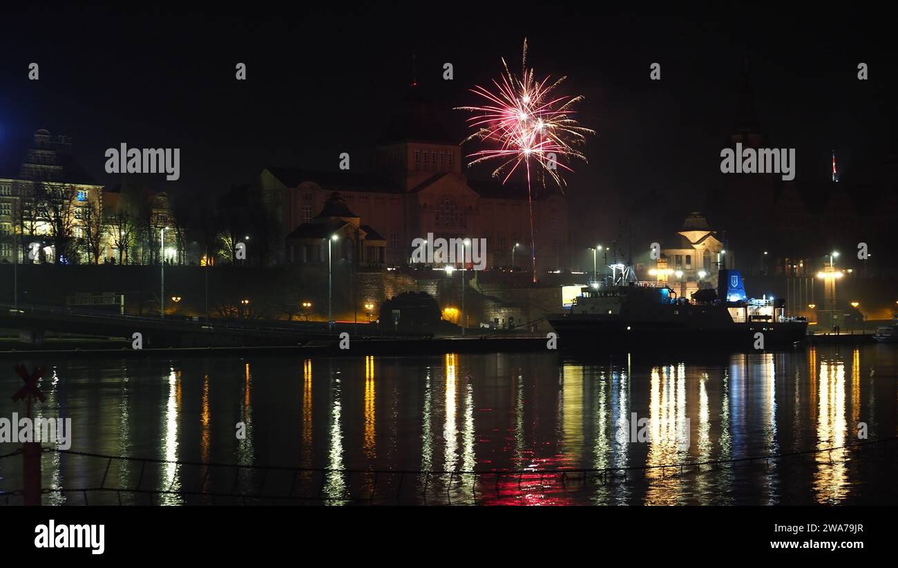 Silvesterfeuerwerk (20232024) am Way Chrobrego von der Westseite der