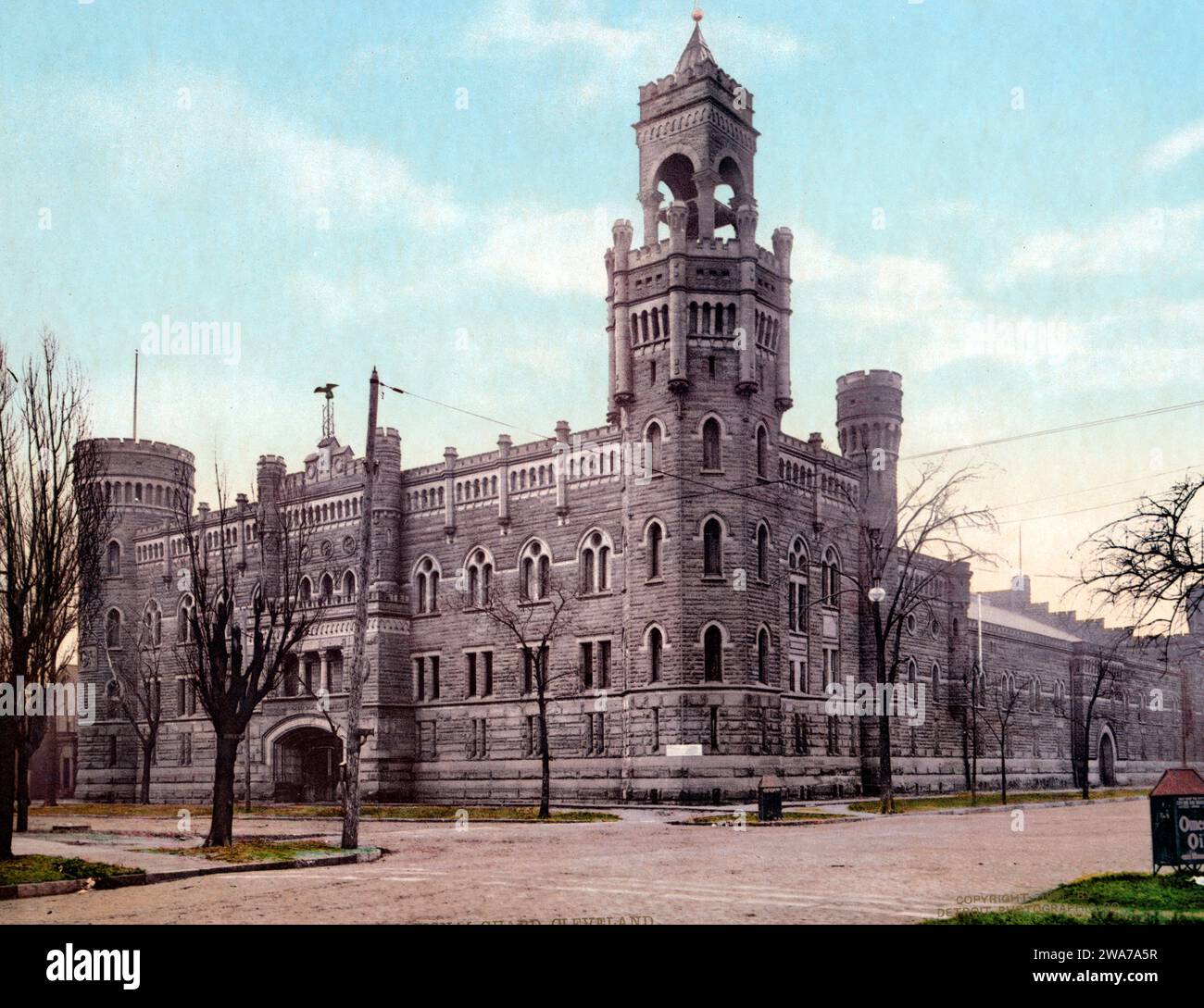 Waffenkammer der Ohio National Guard, Cleveland, Ohio, Vereinigte Staaten, 1890, historische, digital restaurierte Reproduktion nach einem Original aus dem 19. Jahrhundert / Armory of the Ohio National Guard, Cleveland, Ohio, Vereinigte Staaten, 1890, historische, digital restaurierte Reproduktion eines Originals aus dem 19. Jahrhundert Stockfoto