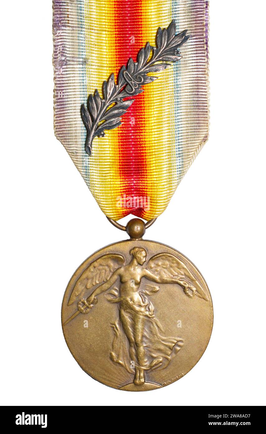 Eine belgische Siegesmedaille des Ersten Weltkriegs mit Bronzemalme zur ehrenvollen Erwähnung in der Tagesordnung. Stockfoto