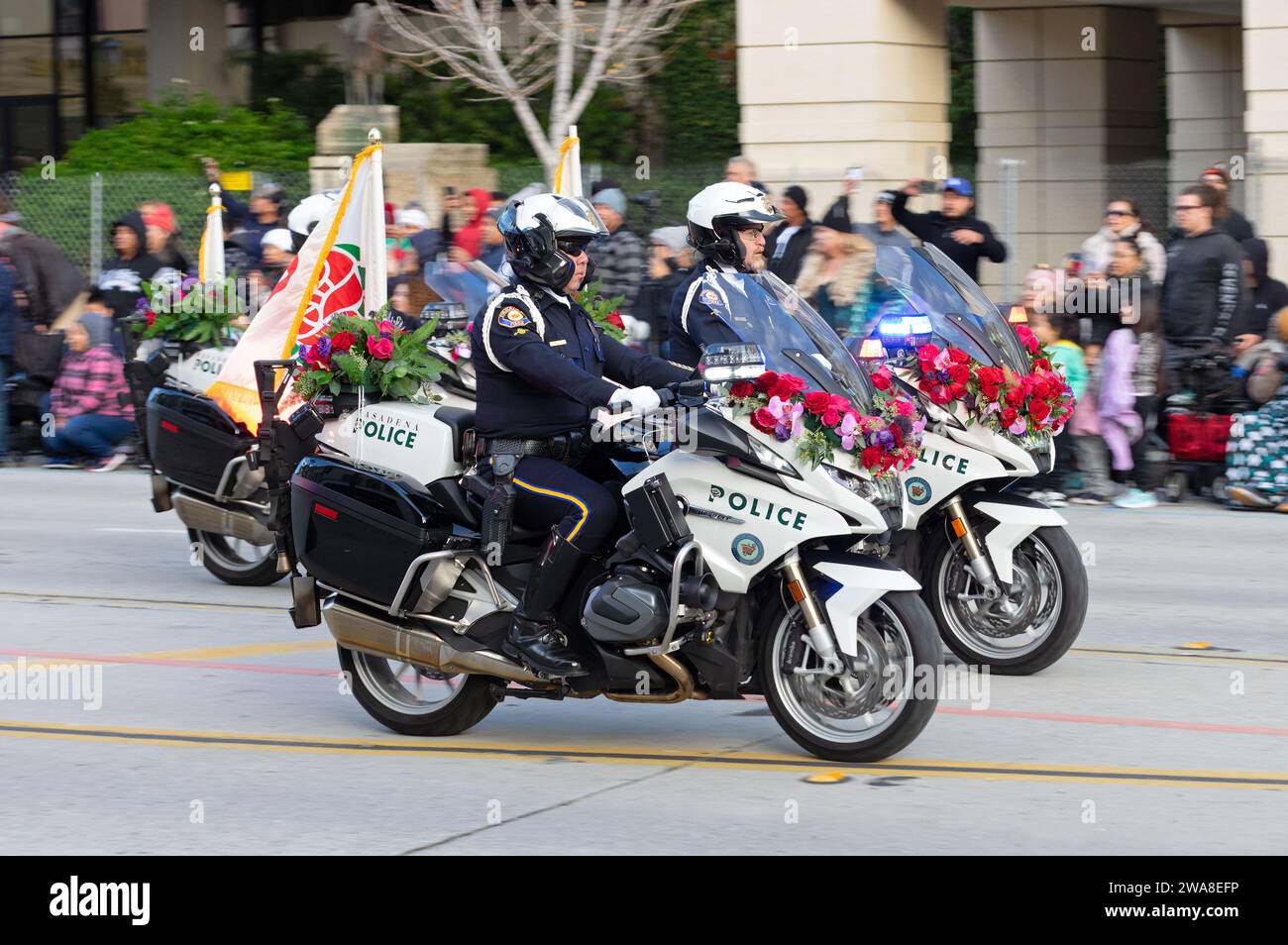 Motorradpolizisten von Pasadena wurden während der 135. Rose Parade auf dem Colorado Boulevard in Pasadena gezeigt. Stockfoto