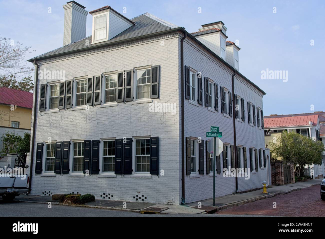 Das Stelling-Pelzer House im Stil des Kolonialneuzeitstils entstand im November 2023 als Gewerbefläche aus dem Jahr 1872, Charleston SC Stockfoto