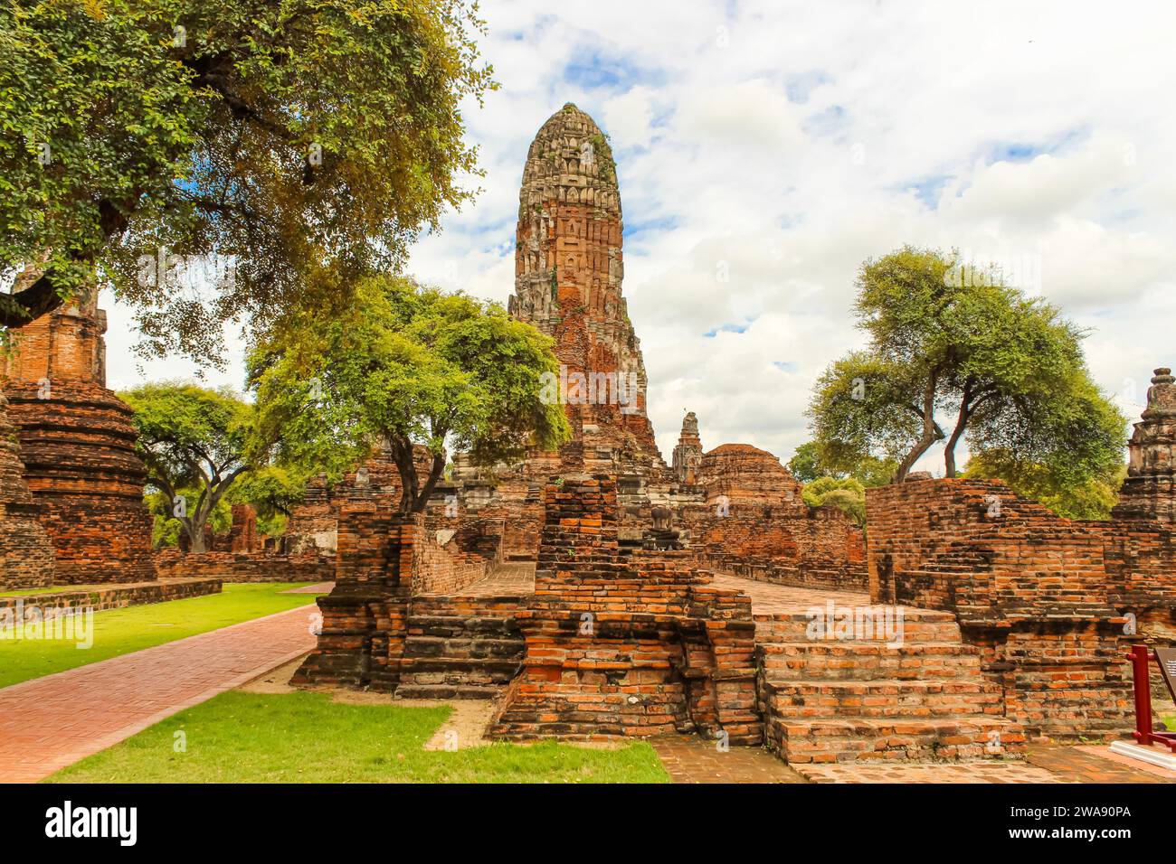 Tempelpagode von Wat Phra RAM, einer der schönsten historischen Stätten in Ayutthaya Thailand. Selektiver Fokus an der Pagode. Stockfoto