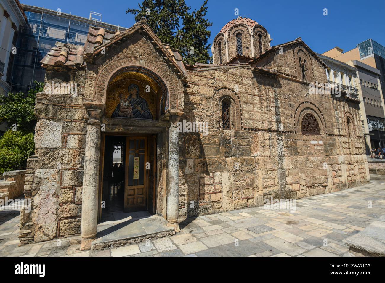 Athen: Heilige Universitätskirche der Darstellung der Jungfrau Maria - Panagia Kapnikarea. Griechenland. Stockfoto