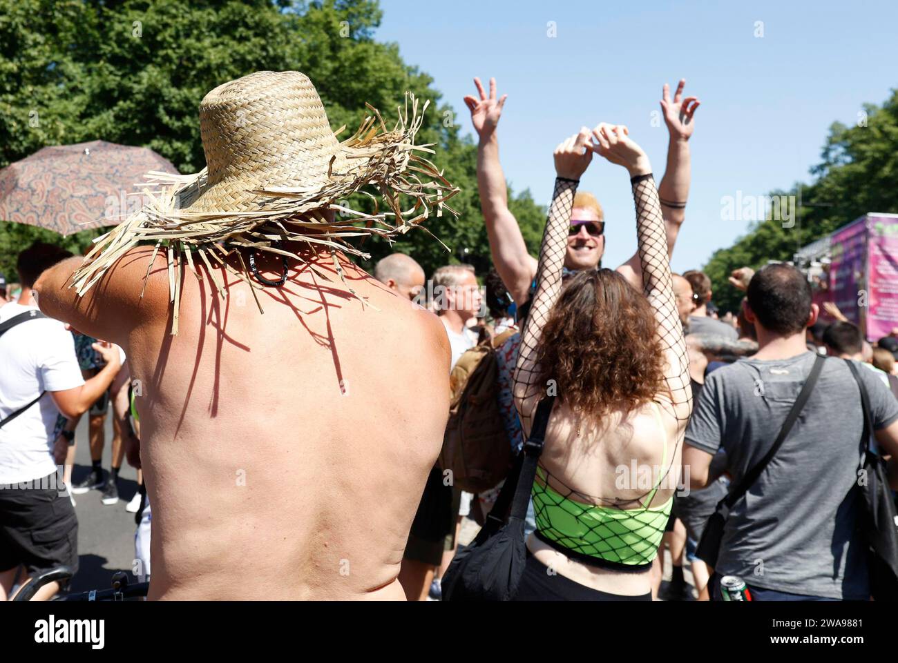 Techno-Fans feiern Rave the Planet 08.07.2023 in Berlin Stockfoto