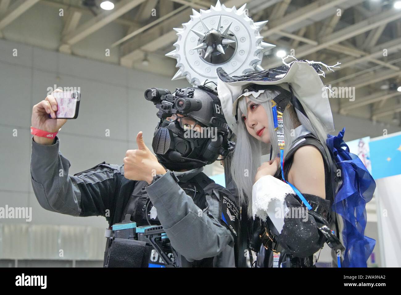 Yantai, China. Januar 2024. YANTAI, CHINA - 1. JANUAR 2024 - Cosplayer zeigen beim ACG Anime and Game Carnival in Yantai, ostchinesischer Provinz Shandong, 1. Januar 2024 Charaktere in zweidimensionalen Charakteren an. (Foto: CFOTO/SIPA USA) Credit: SIPA US/Alamy Live News Stockfoto