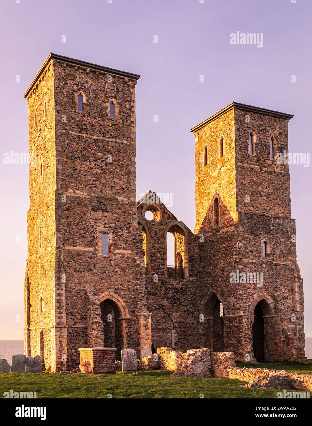 Die Ruinen der Reculver Towers in der Nähe der Herne Bay an der Nordostküste von Kent Südosten Englands Großbritannien Stockfoto
