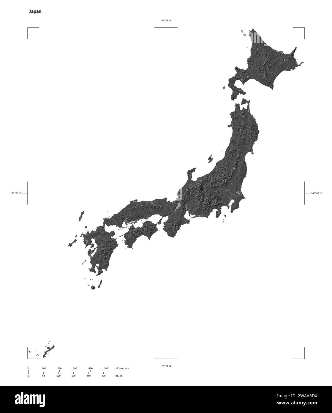 Form einer Bilevel-Höhenkarte mit Seen und Flüssen des Japans, mit Entfernungsskala und Kartengrenzkoordinaten, isoliert auf weiß Stockfoto