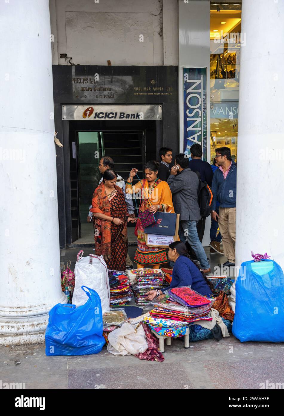 Shopping am Connaught Place in Neu-Delhi Stockfoto